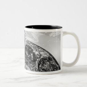 Caneca De Café Em Dois Tons Europa, Suíça, Genebra. Salão do Automóvel de Gene