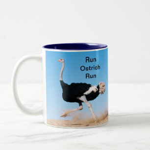 Caneca De Café Em Dois Tons Executar Foto de Execução de Ostrich