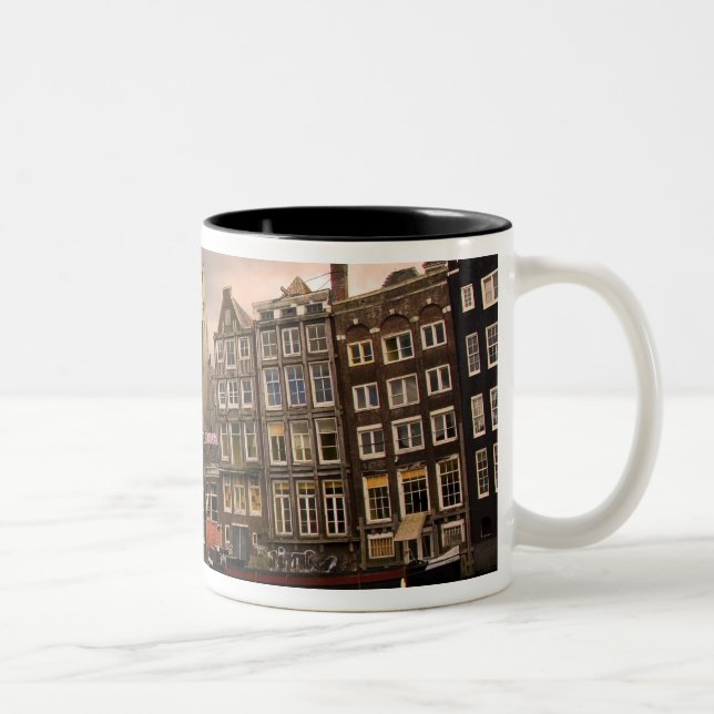 Caneca De Café Em Dois Tons Exibição da arquitetura exclusiva e habilitada (Direita)