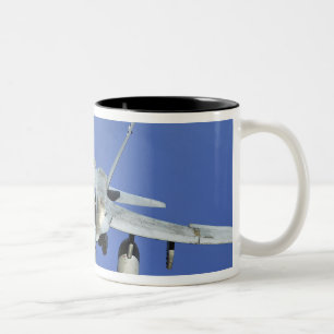 Caneca De Café Em Dois Tons F/A-18 Hornet participa de uma missão