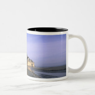 Caneca De Café Em Dois Tons Famosa Fortaleza da Ilha de Le Mont St. Michel em