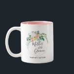 Caneca De Café Em Dois Tons Favor floral de cora do casamento da grinalda do<br><div class="desc">Comemore a mãe do noivo (ou personalize para dizer todo o membro de seu partido nupcial) com esta caneca de café lindo. Isto fará uma adição fabulosa aos presentes da festa de casamento e fará sua sensação da mamã ou da sogra muito especial! Adicione seu fraseio feito sob encomenda a...</div>