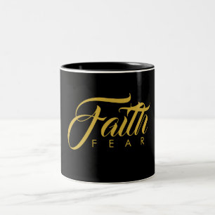 Caneca De Café Em Dois Tons Fé sobre o medo Dourado e negro