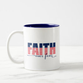 Caneca De Café Em Dois Tons Fé sobre o Medo Estrelas e Listras Patriótico