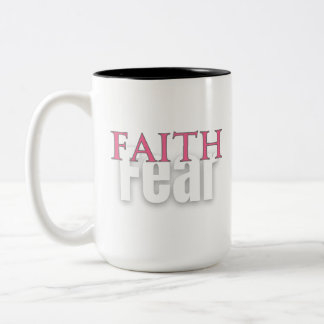 Caneca De Café Em Dois Tons FÉ SOBRE O MEDO Mug