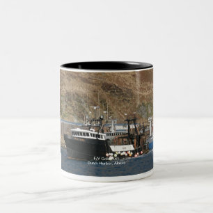 Caneca De Café Em Dois Tons Febre do ouro, pescando a traineira no porto