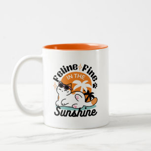 Caneca De Café Em Dois Tons Feline Fine no Sol - Gato Tropical Relaxado