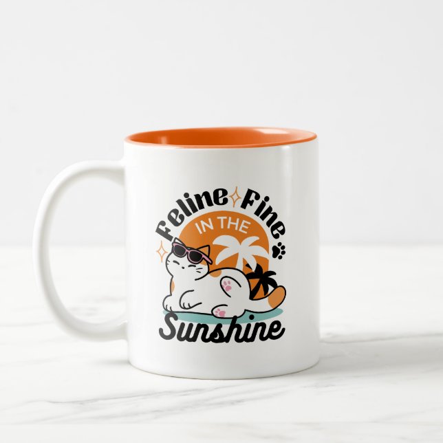 Caneca De Café Em Dois Tons Feline Fine no Sol - Gato Tropical Relaxado (Esquerda)