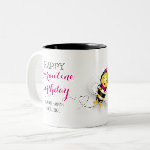 Caneca De Café Em Dois Tons Feliz aniversário de quarentena com abelha feliz
