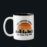 Caneca De Café Em Dois Tons Férias Personalizadas Sunset em Las Vegas Strip<br><div class="desc">Legal costume do horizonte de Las Vegas na caneca do pôr do sol para suas férias em família ou despedida de solteiro para a cidade das luzes. Gamble do nascer do sol ao pôr do sol nesta cidade e lembre-se disso com esta lembrança de keepsasasair.</div>