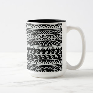 Caneca De Café Em Dois Tons Fileiras de padrões rabiscados em preto e branco