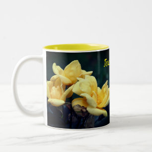 Caneca De Café Em Dois Tons Flor de Rosebud Amarelo Personalizado