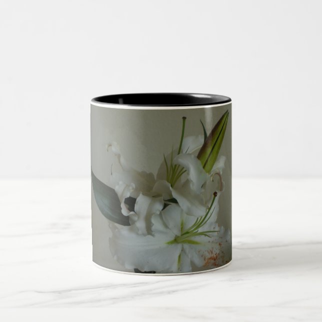 Caneca De Café Em Dois Tons Flor do lírio branco (Centro)