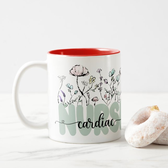 Caneca De Café Em Dois Tons Flores Botânicas Whimsical Flores Cardíacas (Com Donut)