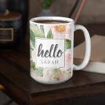 Caneca De Café Em Dois Tons Flores Cor d'Água Moderna Rosa e Nome & Alô<br><div class="desc">Flores Cor d'Água Moderna Rosa e Nome & Alô</div>