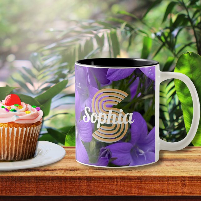 Caneca De Café Em Dois Tons Flores de Campânula Roxas Monograma Floral (A pretty monogrammed mug for garden lovers, with a purple campanulas floral design.)