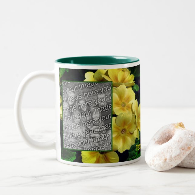 Caneca De Café Em Dois Tons Flores de Primrose Amarela Adicionar Sua Foto (Com Donut)