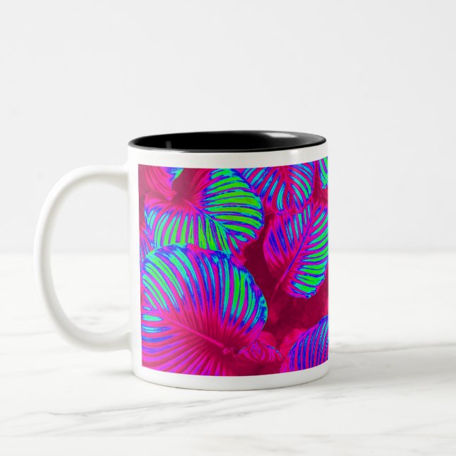 Caneca De Café Em Dois Tons Folhas de Magenta Tropicais (Esquerda)