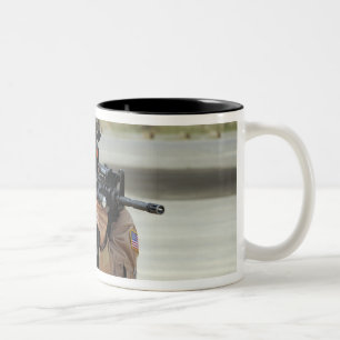 Caneca De Café Em Dois Tons Força Aérea dos EUA conduz a segurança