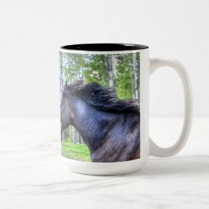 Caneca De Café Em Dois Tons Foto de Cavalo Percheron Preto em Execução