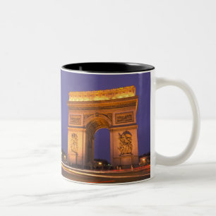 Caneca De Café Em Dois Tons França, Paris, Arco do Triunfo ao anoitecer.
