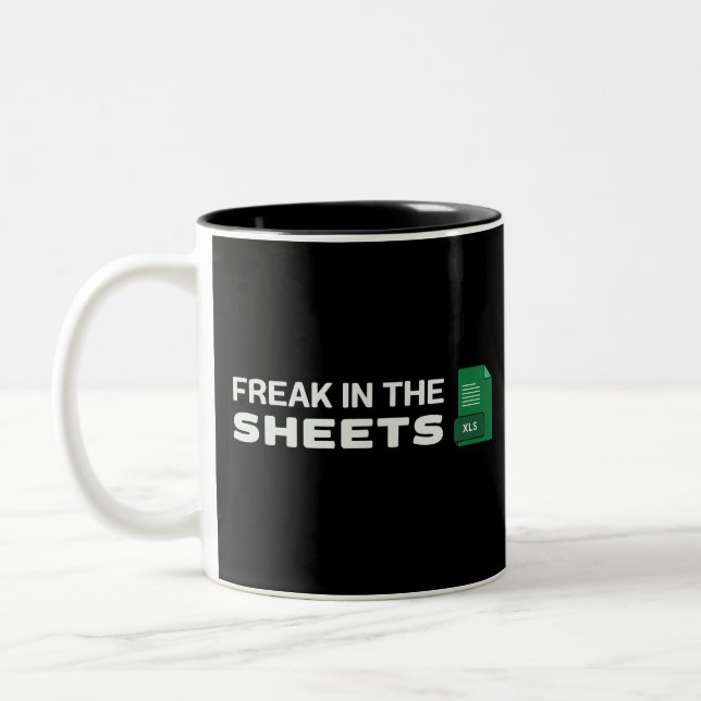 Caneca De Café Em Dois Tons Freak nos lençóis (Esquerda)