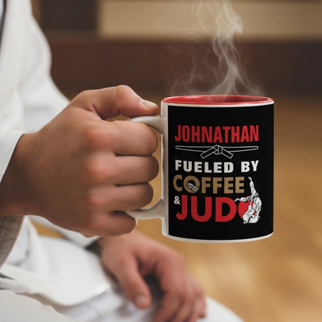 Caneca De Café Em Dois Tons Fueled by Coffee & Judo Funny Cool (Criador carregado)