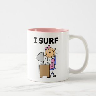 Caneca De Café Em Dois Tons Garota Navegando na Web