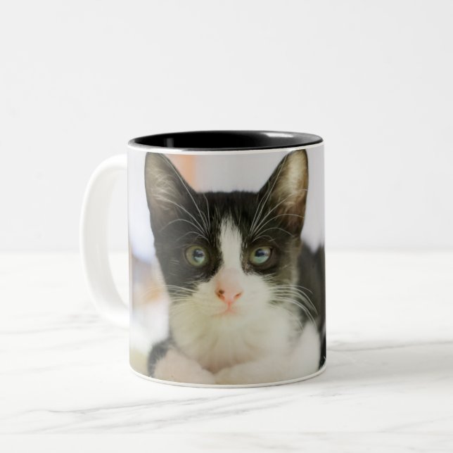 Caneca De Café Em Dois Tons Gatinho branco e preto doce (Frente Esquerda)