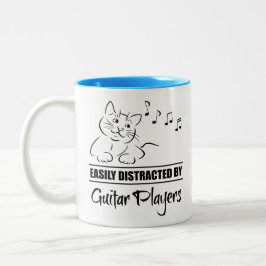 Caneca De Café Em Dois Tons Gato curioso facilmente distraído por jogadores de