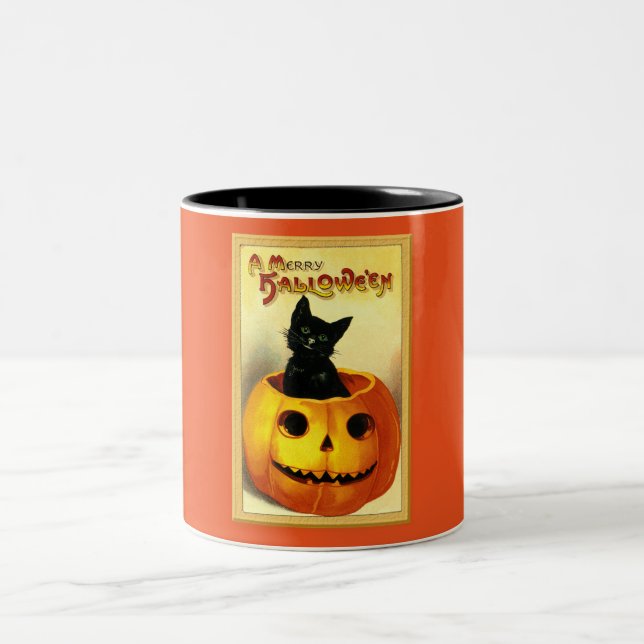 Caneca De Café Em Dois Tons Gato de Halloween Sentado no Jack O Lantern (Centro)