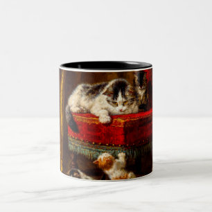 Caneca De Café Em Dois Tons Gato e Gatinhos Brincando com Cadeira