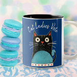 Caneca De Café Em Dois Tons Gato Mulheres Votam Escuridão Feminista Rústica Fo<br><div class="desc">"Gatos mulheres votam". Fiquem orgulhosos e compartilhem seu apoio a Kamala Harris sempre que vocês beberem dessa linda, divertida, gráfica feminista caneca de café. Uma ilustração de gato rústica em preto, vermelho, branco e azul-turquesa e branco escrita à mão cobre um fundo azul-marinho. Prove que Vance está errado, orgulhosamente celebra...</div>