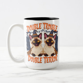 Caneca De Café Em Dois Tons Gato Siamês na Mansão de Halloween