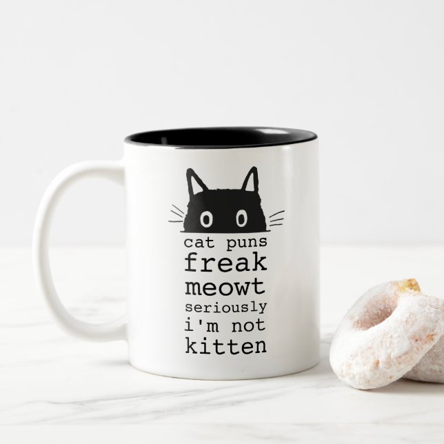 Caneca De Café Em Dois Tons Gato Simples Engraçado Puns Freak Meowt (Com Donut)