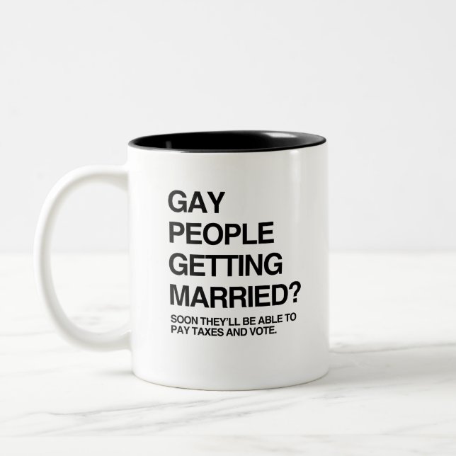 CANECA DE CAFÉ EM DOIS TONS GAY PESSOAS CASANDO (Esquerda)