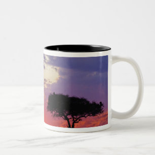 Caneca De Café Em Dois Tons Girafa silhuetada ao nascer do sol, Giraffa