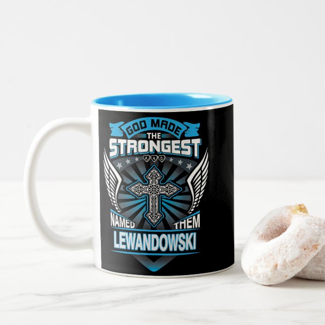 Caneca De Café Em Dois Tons God Made The Strongest And Named Them Lewandowski (Com Donut)