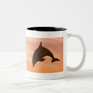 Caneca De Café Em Dois Tons Golfinho de Bottlenose que salta 2