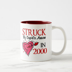 Caneca De Café Em Dois Tons Golpeado pela seta do Cupido em 2000