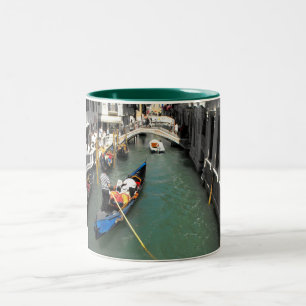 Caneca De Café Em Dois Tons Gondolas e turistas em Veneza