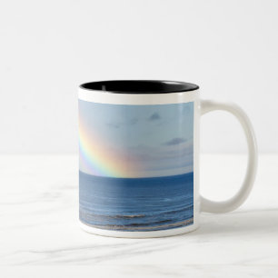 Caneca De Café Em Dois Tons Grande arco-íris sobre o oceano Pacífico em