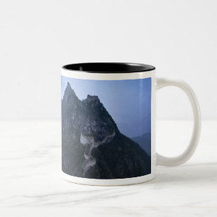 Caneca De Café Em Dois Tons Grande Muralha na névoa do início da manhã, China