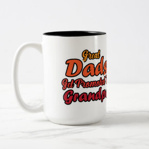 Caneca De Café Em Dois Tons Grandes Pais São Promovidos a Avô Tipografia Retro