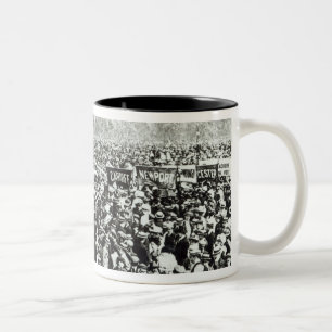 Caneca De Café Em Dois Tons Grandes votos para a demonstração das mulheres e