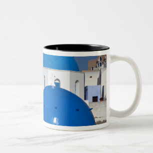 Caneca De Café Em Dois Tons Grécia, Santorini. Torre sineira e cúpulas azuis d
