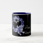 Caneca De Café Em Dois Tons Grinalda de Hanukkah & café da estrela/caneca<br><div class="desc">Este seria um bom presente a dar. Encha-o acima com as moedas de ouro ou os outros trinkets.</div>