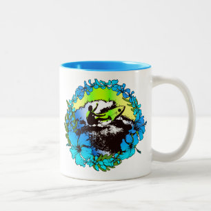 Caneca De Café Em Dois Tons Groovy Hawaiian Surfer 1960 - Gráfico Retroativo