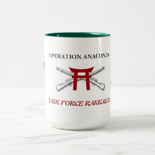 Caneca De Café Em Dois Tons Grupo de trabalho RAKKASAN do Anaconda da operaç