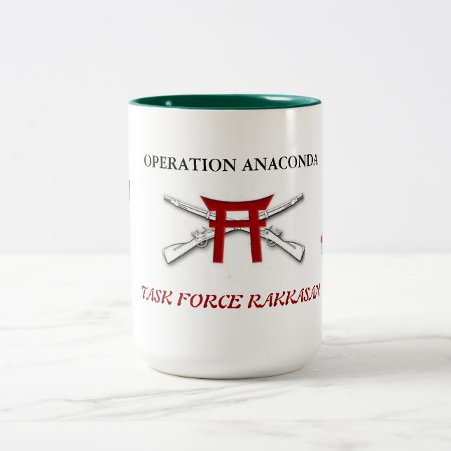 Caneca De Café Em Dois Tons Grupo de trabalho RAKKASAN do Anaconda da operação (Centro)
